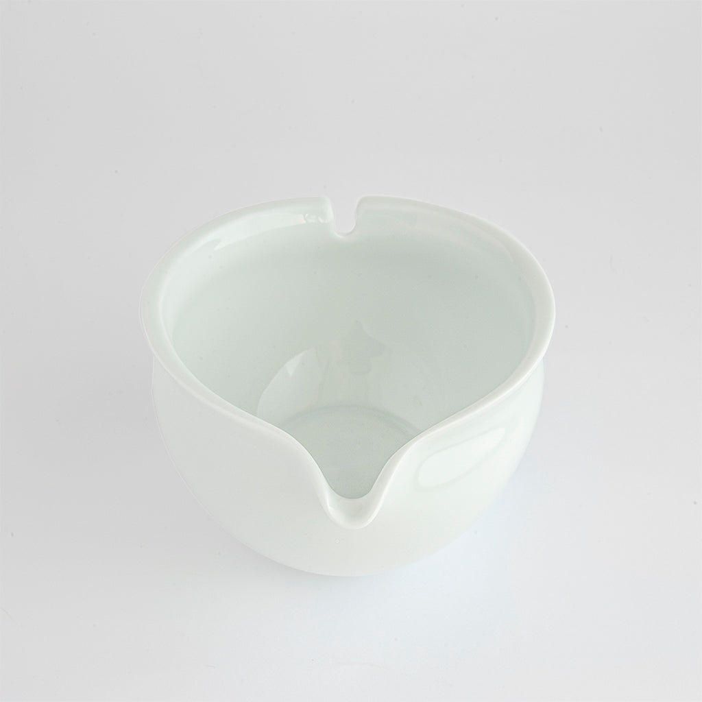 Ceramic Matcha Bowl with Pouring Spout &amp; a Bamboo Scoop